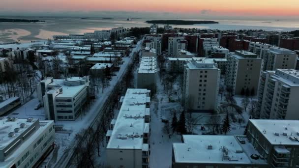 Aerial View Snowy Streets Lauttasaari Winter Dusk Helsinki Finland Tracking — Vídeos de Stock