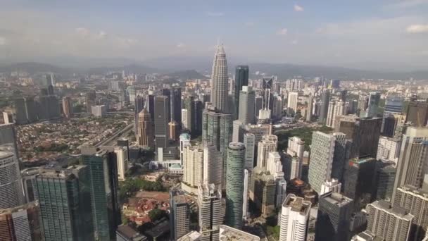 Panning Shot Kuala Lumpur Petronas Towers Sky — Vídeo de Stock