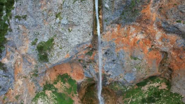 Потрясающий Водопад Находится Долине Логар Севере Словении Называется Водопадом Ринка — стоковое видео