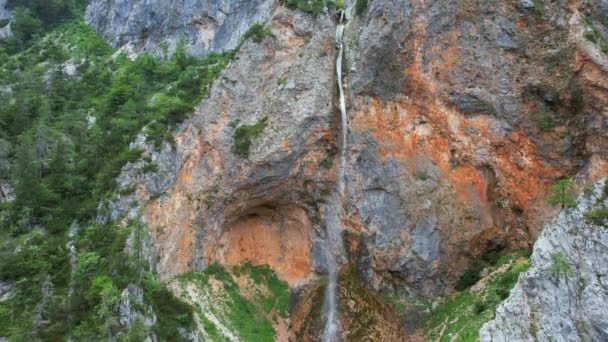 Потрясающий Водопад Находится Долине Логар Севере Словении Называется Водопадом Ринка — стоковое видео