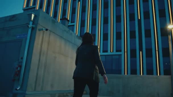 Hooded Woman Runs Edge Rooftop Looks Slow Motion — Stock videók