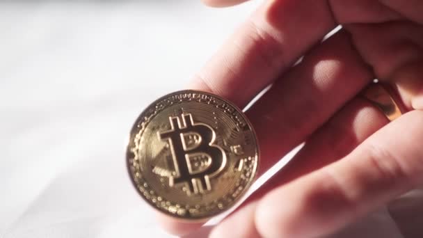 Person Hand Holding Gold Shiny Bitcoin Coin Close — 图库视频影像