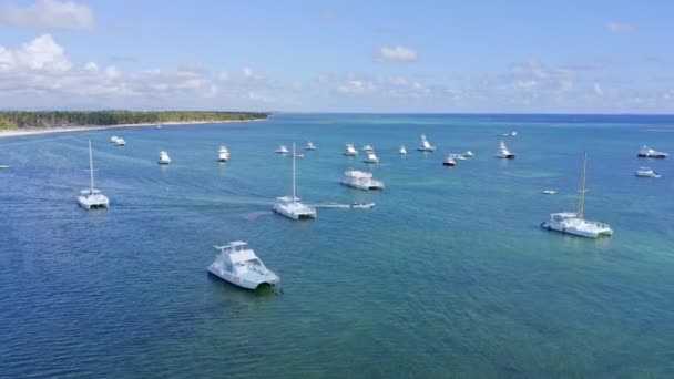 Leisure Boats Anchored Azure Caribbean Coastline Playa Bavaro Aerial — 图库视频影像