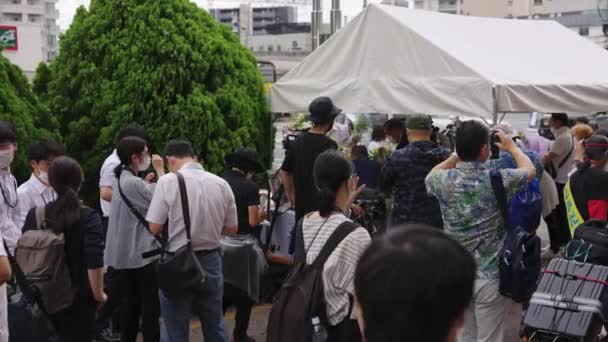 People Memorial Site Shinzo Abe Japanese Former Prime Minister — стоковое видео