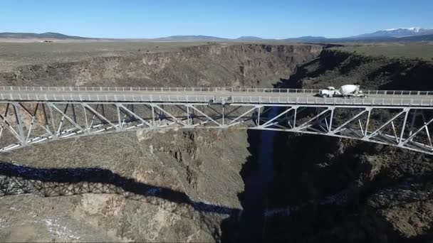 Drone Video Rio Grande Gorge Suspension Bridge Colorado New Mexico — стокове відео