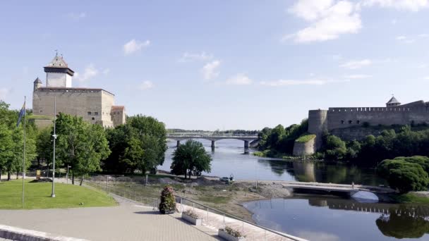 Border Estonia Russia Summer 2022 Establishing Shot Two Castles River — Video