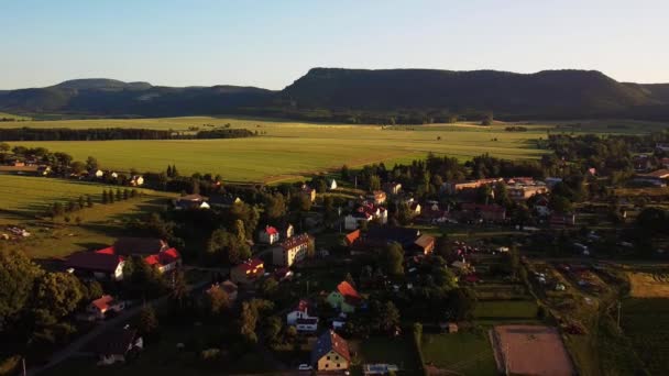 Czech Village Martinkovice Broumov Walls Forested Mountain Ridge Aerial View — Stock video