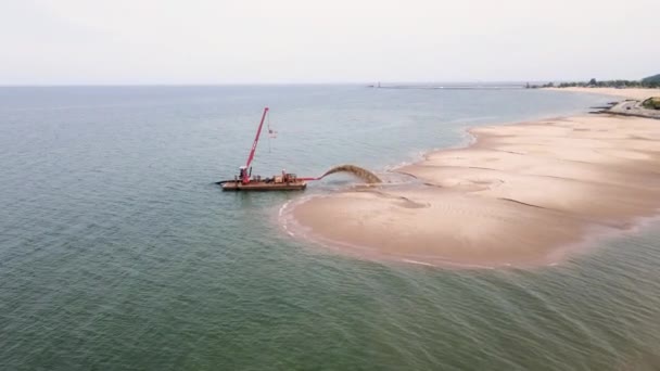 Lake Michigan Coast Being Repaired Water Rising — Stockvideo