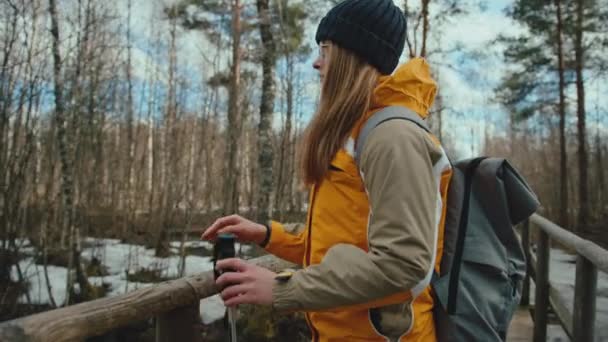 Female Hiker Stops Enjoy View Forest Slow Motion — Video Stock