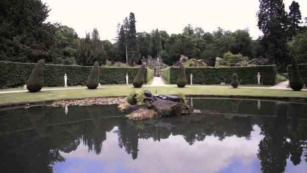 Well Looked Garden Pond Fountain Back Rocky Figures Middle Pond — Video