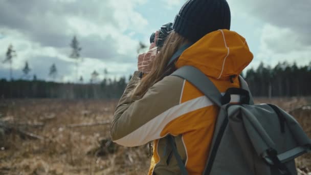 Woman Takes Photos Forest Dslr Slow Motion — Vídeos de Stock