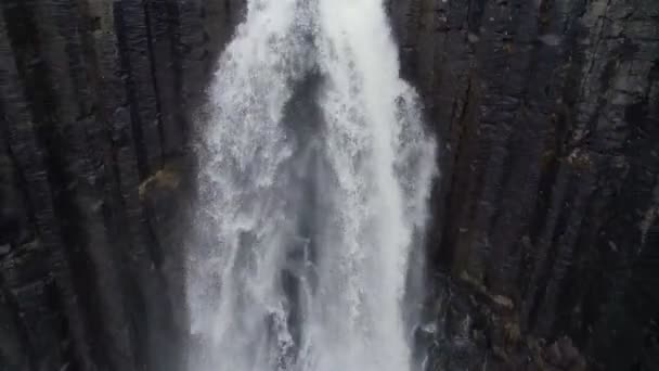 Aerial View Waterfall Green River Studlagil Basalt Canyon Iceland — Vídeo de Stock