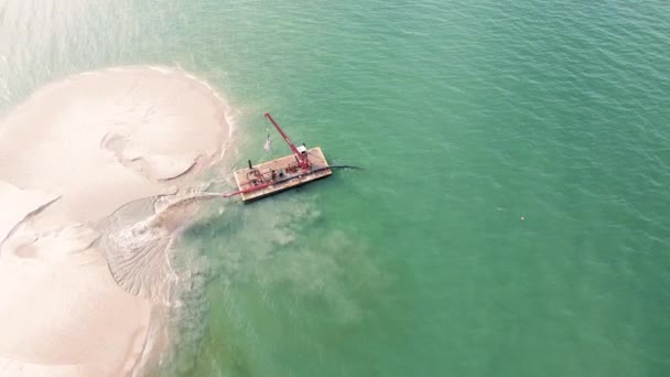 Pan Newly Formed Sand Beach — Vídeo de Stock