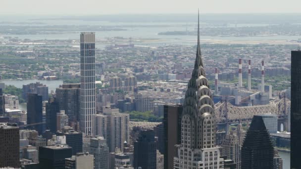 Chrysler Building Manhattan Koch Queensboro Bridge Background Sunny Day Static — Stock video