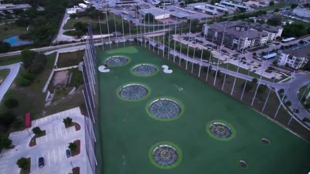 Drone Top Golf Austin Cleaning Golf Balls 2022 — ストック動画