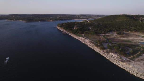 Drone Lake Travis Showing Cliffs Boats Nearby Austin Windy Point — Stock videók