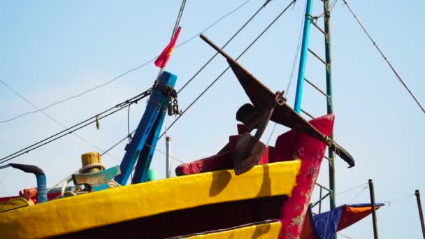 Close Shot Nose Colourful Ship Flag Swaying Wind Anchor Lying — Vídeo de Stock