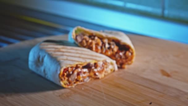 Prepared Chili Con Carne Tortilla Wrap Kitchen Ready Eat Racking — Video Stock