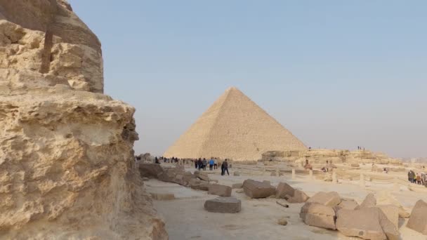 Tourists Exploring Great Pyramid Giza Egypt Long Shot — Stock video