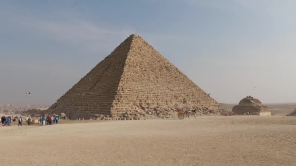 Tourist Activity Midday Pyramid Menkaure Pyramids Giza — Video Stock