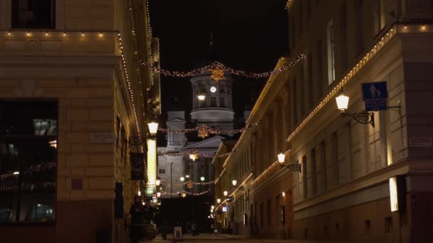 Street Front Cathedral Decorated Christmas City Night Scene — Vídeo de Stock