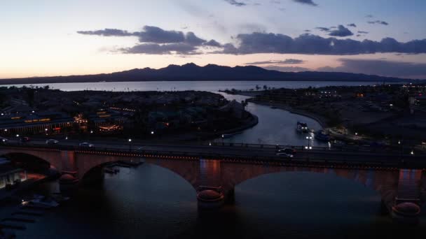 Slow Panning Aerial Shot 19Th Century London Bridge Lake Havasu — Αρχείο Βίντεο