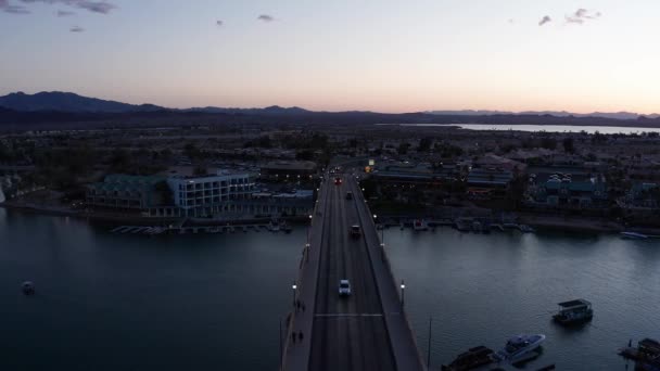 Aerial Shot Flying 19Th Century London Bridge Lake Havasu City — Stock video