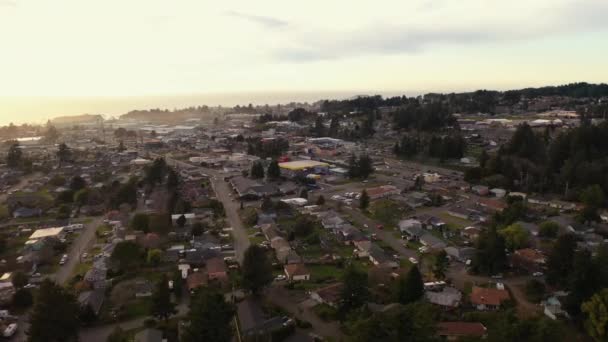 City Brookings Oregon Drone Flies Highway 101 Homes Residences Businesses — Stok video
