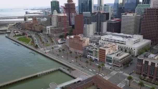 Aerial View Overlooking Traffic Embarcadero Cloudy San Francisco Usa — Vídeo de Stock