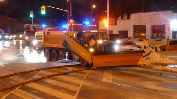 Snow Truck Accidentally Struck Fire Hose While Reversing Night Toronto — Vídeo de Stock