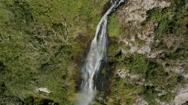 Water Cascading Lush Mountain Cascada Manto Novia Banos Agua Santa — Stockvideo