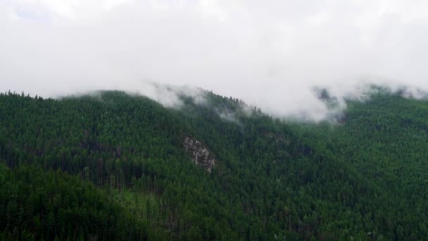 Panning Shot Mountain Tops Golden British Colombia Clouds Rolling Top — Vídeos de Stock