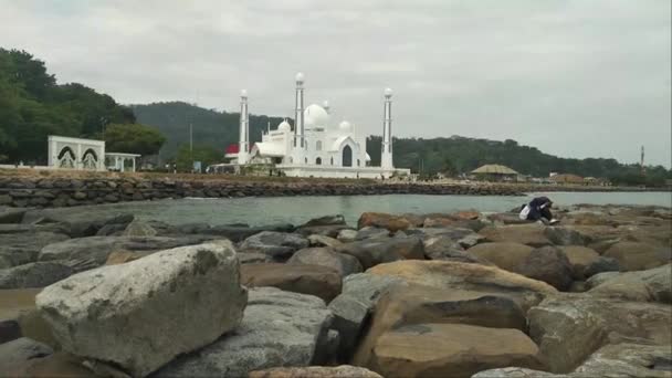 Padang Indonesia May 21Th 2022 Hakim Mosque Beach Hakim Mosque — kuvapankkivideo