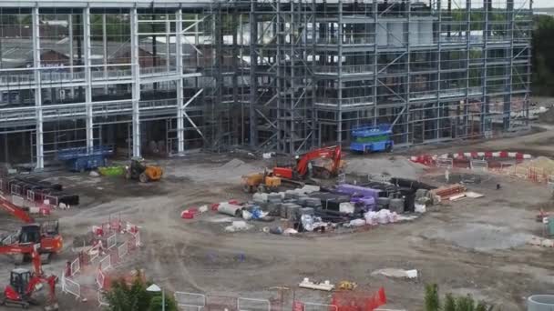 Luftaufnahme Leere Moderne Bürogebäude Aus Beton Schmutz Baustelle Rückwärts — Stockvideo