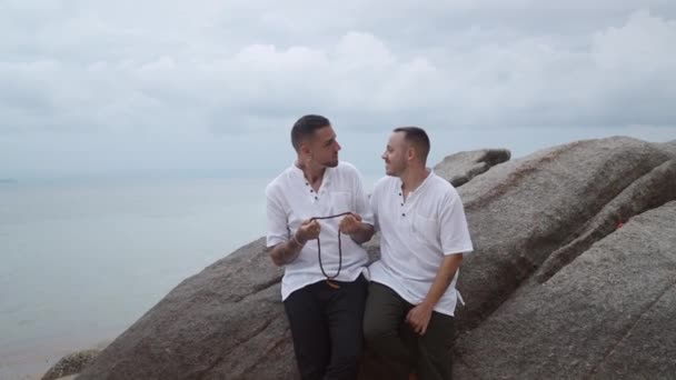 Gay Couple Honeymoon Man Wearing Handmade Necklace Neck His Partner — Video