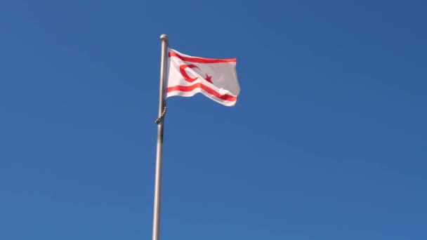 North Cyprus Flag Fluttering Wind Flagpole Clear Blue Skies — Stockvideo