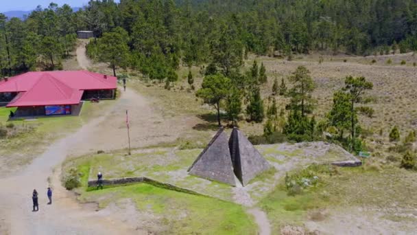 Aerial View Visitors Valle Nuevo Pyramid Entry Park Reception Dominican — ストック動画