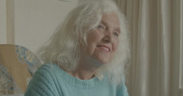 Close Smiling Elderly Woman Sitting Rocking Chair — Stok video