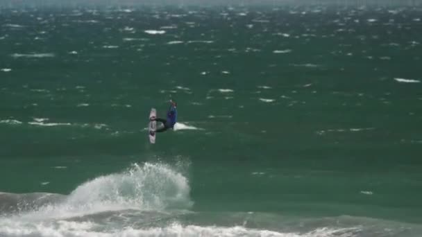 Aaron Hadlow Launching Jump Wave Big Air 2021 Event Blouberg — Stok Video