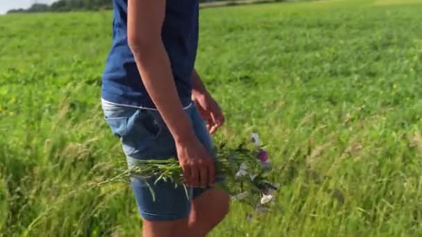 Honoring Close Ones Death Yearly Flowers Rural Graveyard — Wideo stockowe