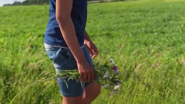 Honoring Close Ones Death Yearly Flowers Rural Graveyard — 图库视频影像