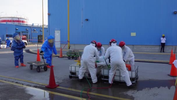 Security Personnel Practicing Chemical Emergency — Vídeo de Stock