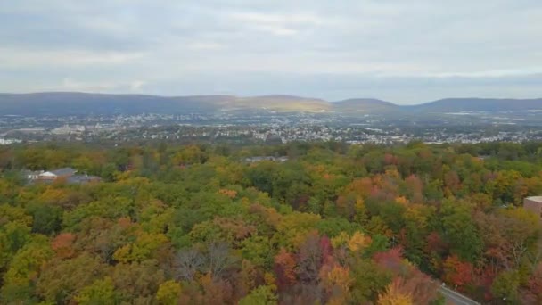 Aerial View Stunning Pennsylvania Outskirts Philadelphia Drone Shot Mountains Background — Wideo stockowe
