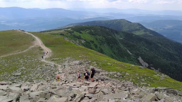 Tourists Hiking Rocky Path Babia Gora Trail Slaskie Beskidy Poland — Wideo stockowe