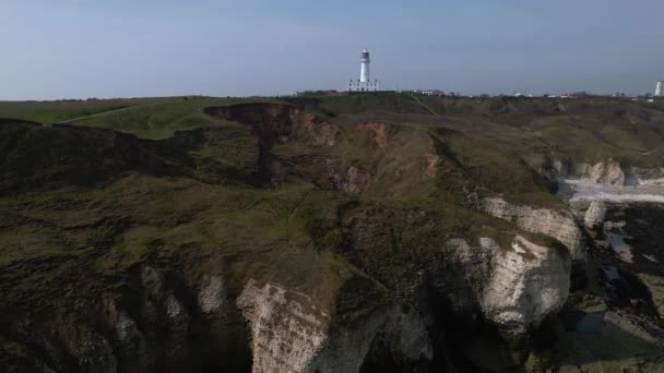 Drone Ascends White Chalk Cliffs Lighthouse Flamborough East Riding Yorkshire — Stock video