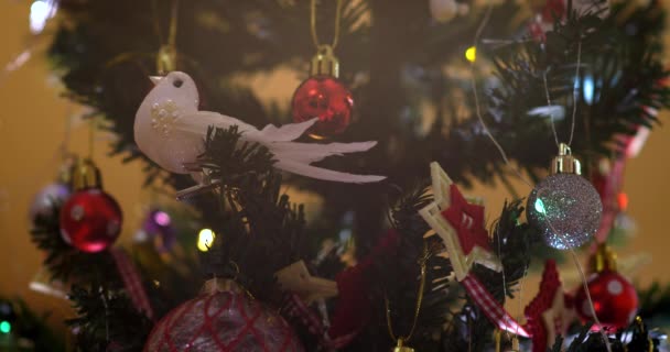 Light Illuminates White Bird Christmas Tree Decorations — Stok video