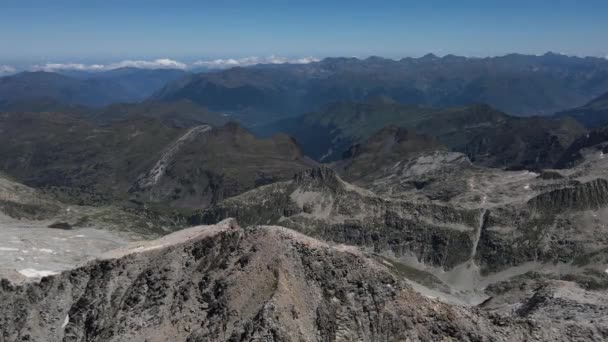 Far Drone Footage Aneto Summit Pyrenees Mountains — Stockvideo