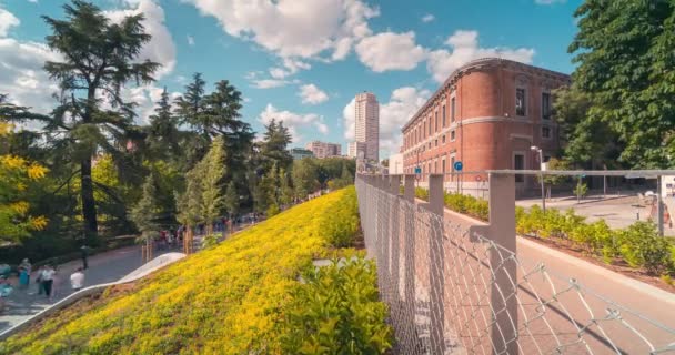 Sunny Afternoon Timelapse Madrid New Bailen Street Green Trees Yellow — Stockvideo
