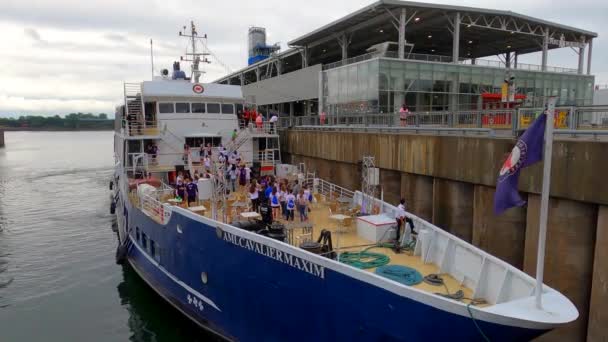 People Group Young Tourists Partying Cruise Ship Boat While Leaving — Stockvideo