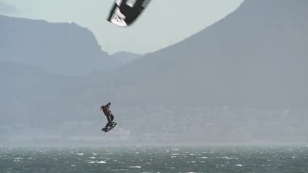 South African Kiteboarder Joshua Emanuel Competing Big Air Event Blouberg — 图库视频影像